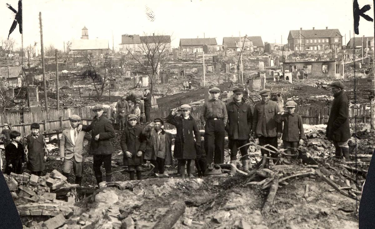 Plungė po didžiojo gaisro. Jad Vašem kolekcija.