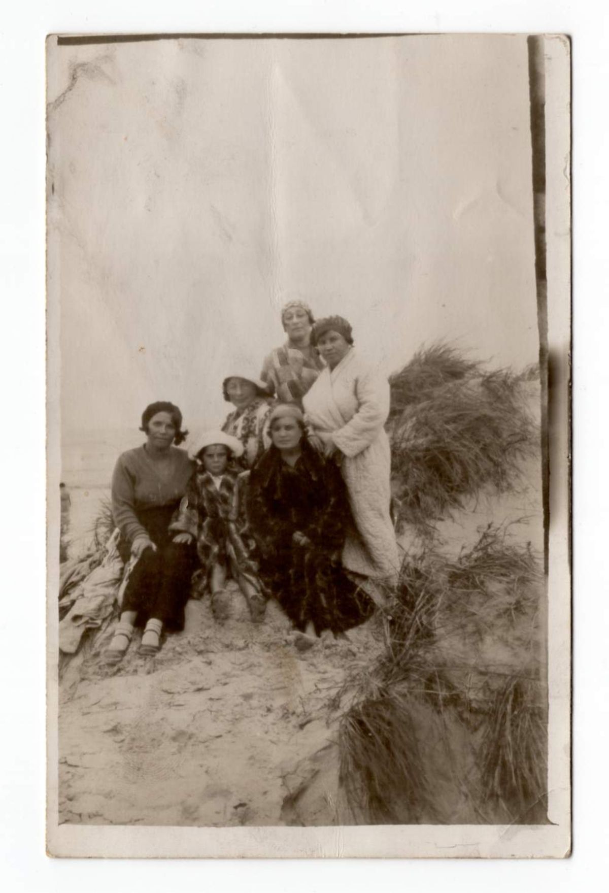 Vaistininkė Goda Bardonienė poilsiauja Palangoje. Yvette Sonkin kolekcija.