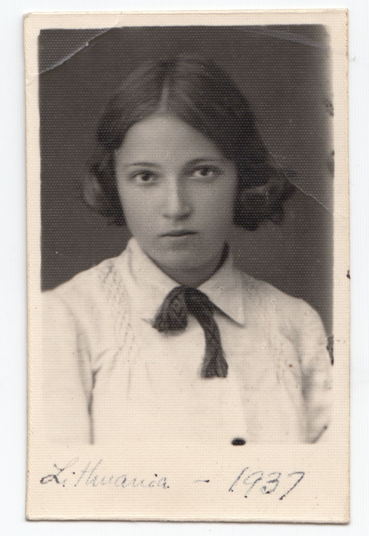 Rachilė (Lola) Melmanaitė, 1937 m. Šeduva. Dingęs štetlas muziejaus kolekcija.