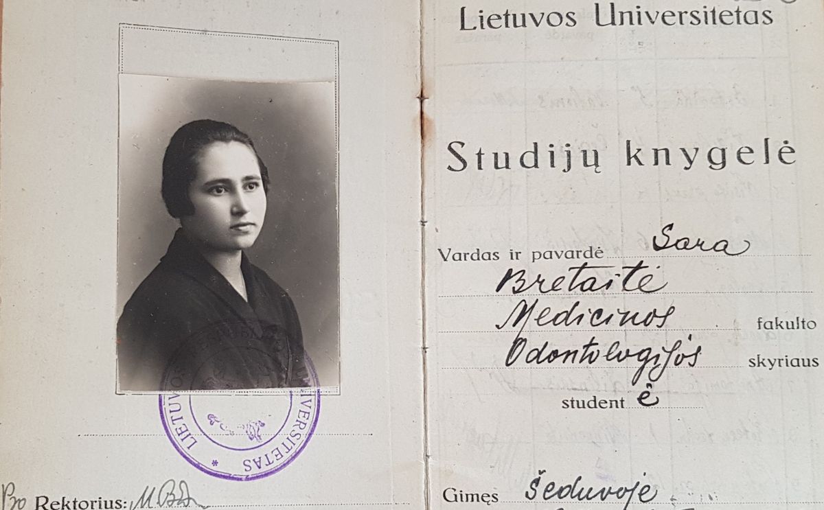 Saros Bretaitės odontologijos studijų knygelė. Lietuvos Centrinis Valstybės Archyvas.
